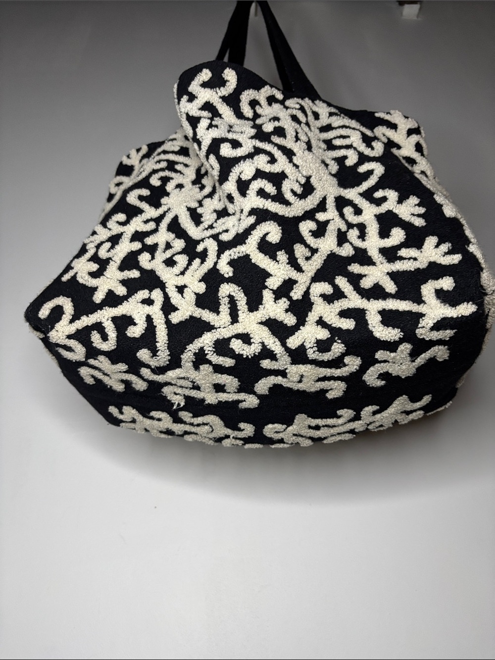 Vintage Suzani Wool Tote with Cream Floral Appliqué Snap Closure - Picture 4 of 10